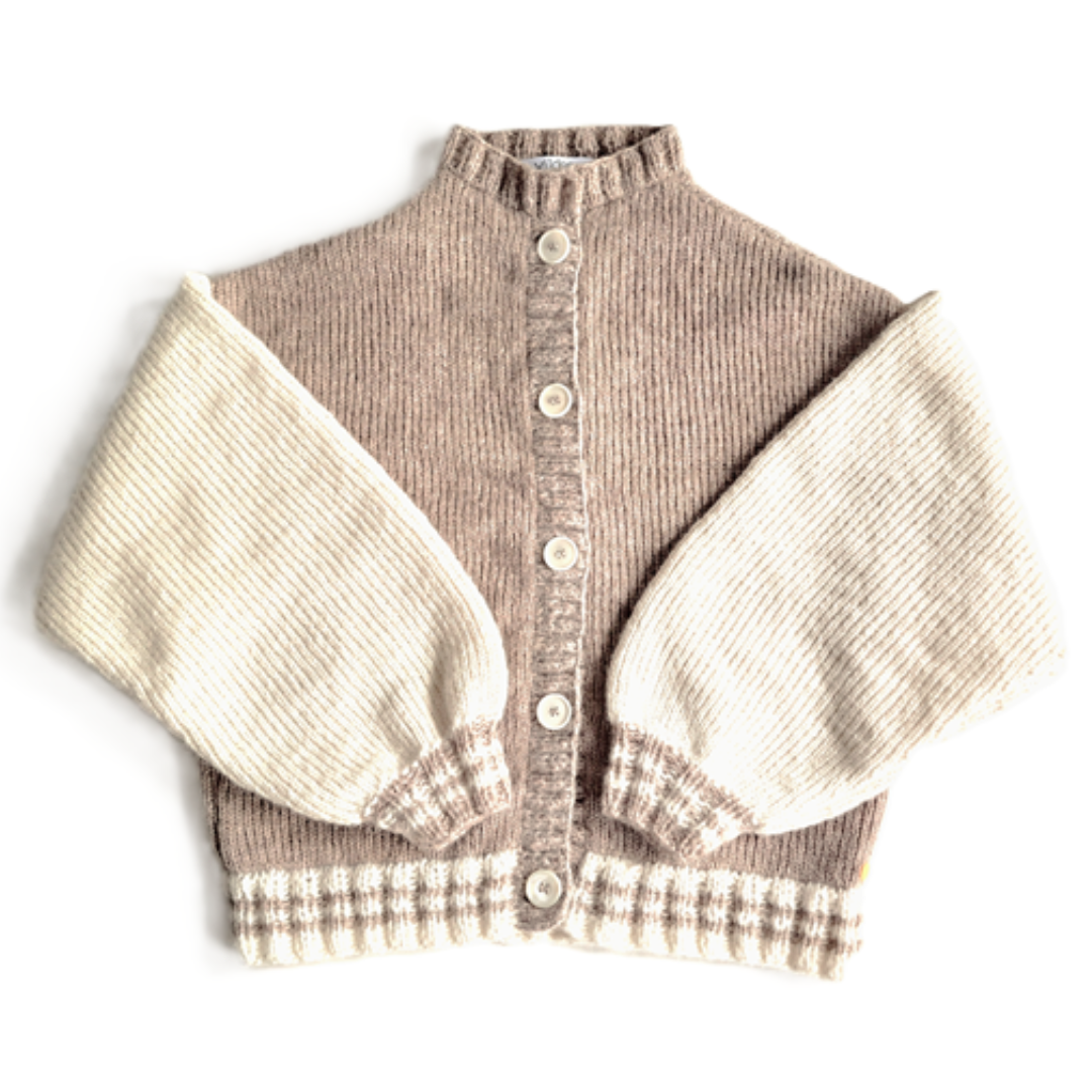 Alpaka College Cardigan VIVIAN Produktfoto in der Farbe natur hellbeige