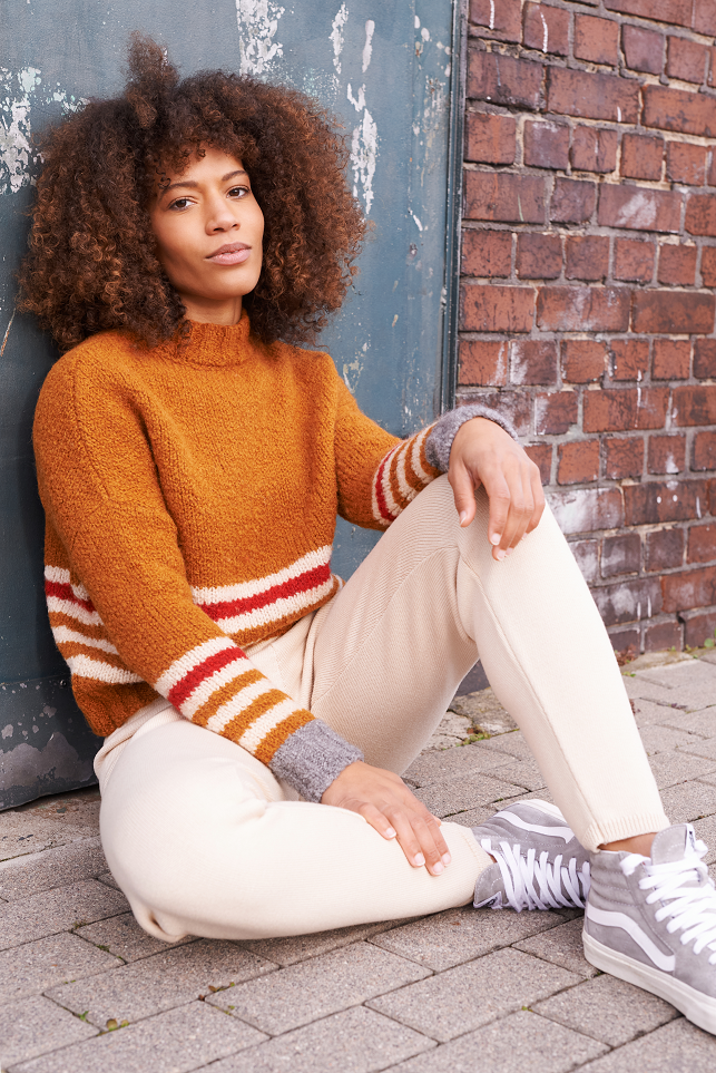 Merino Joggpant HOLLY an entspannt sitzendem Model in der Farbe vanilla