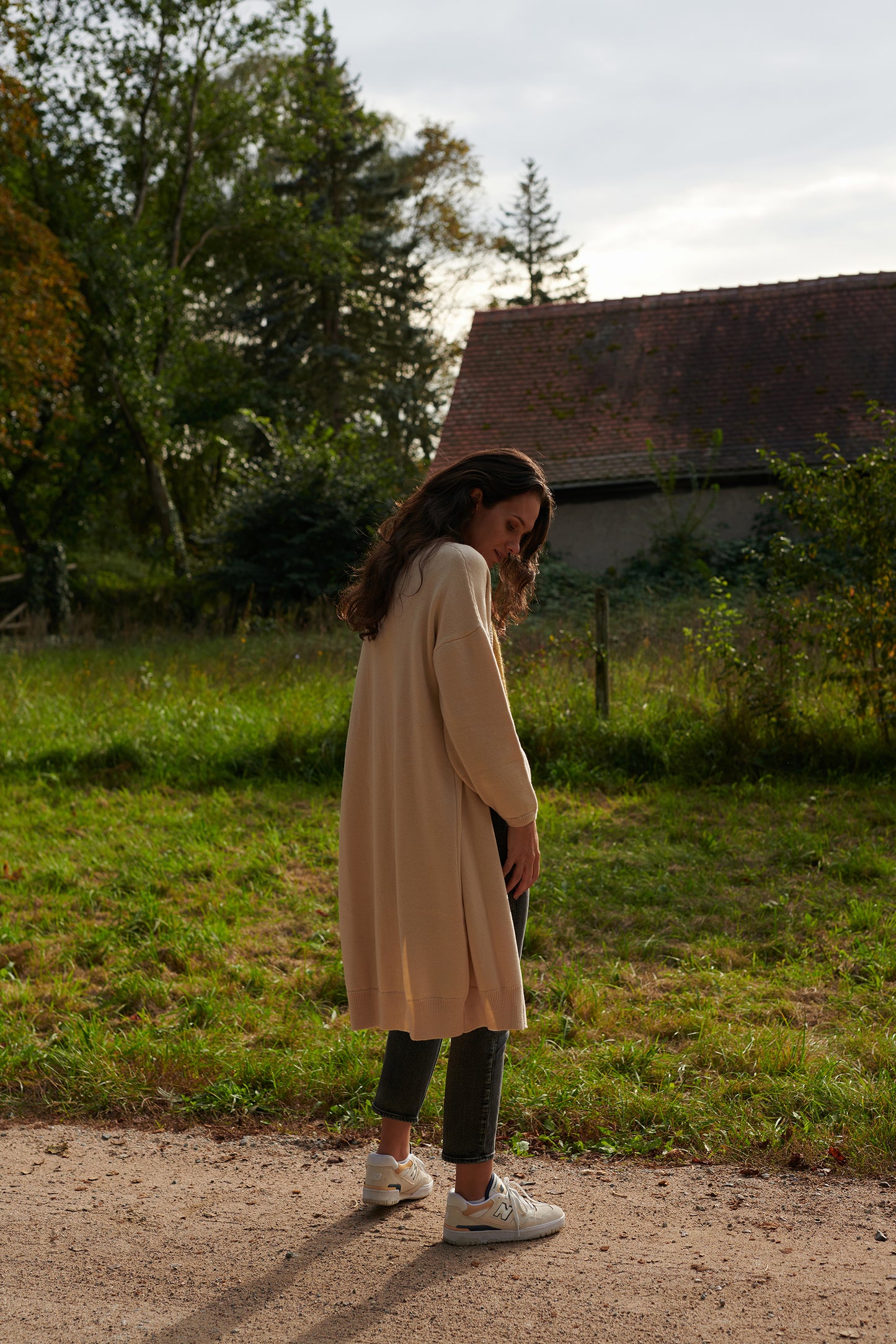 Merino Longcardigan CLEO Rueckansicht an Model in der Farbe vanilla