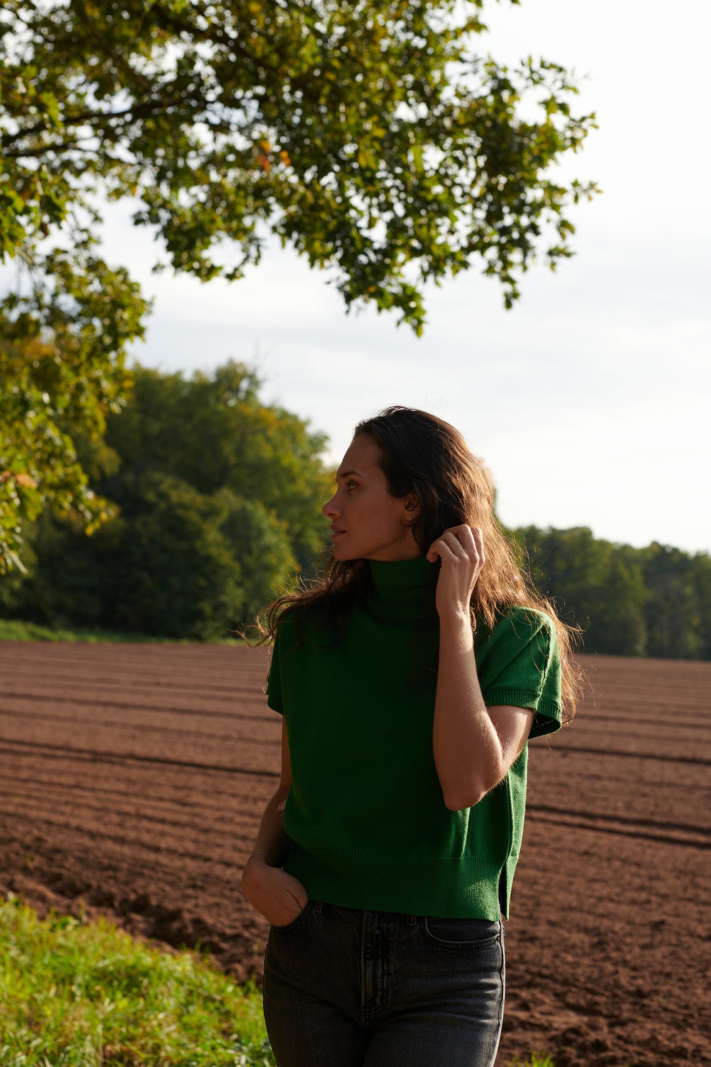 Merino  Rollkragenpullunder ANTONIA Vorderansicht1  an Model in der Farbe tanne