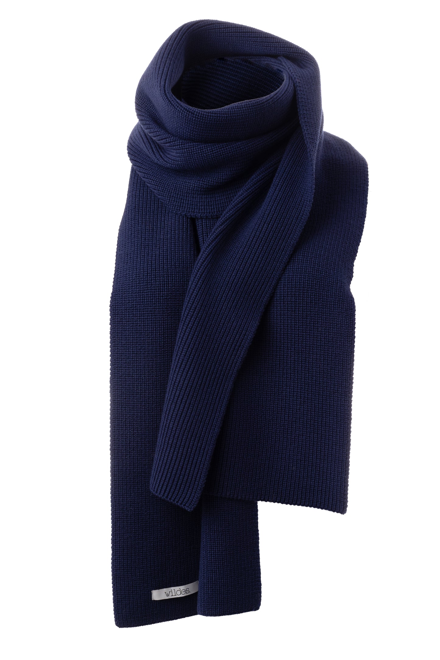 Merino Schal STELLA um Hals gelegt Produktfoto in der Farbe marine