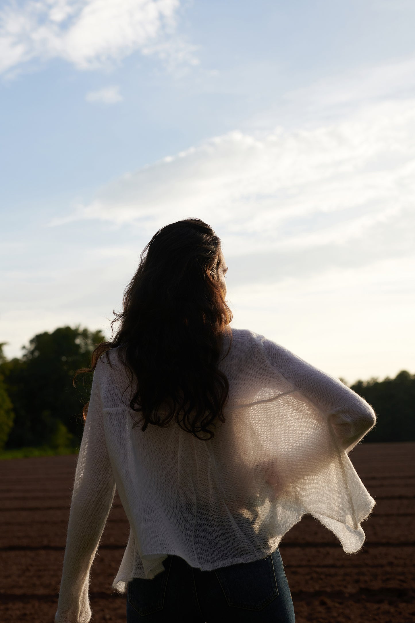 Mohaircardigan XENIA Rueckansicht an Model in der Farbe pearl white