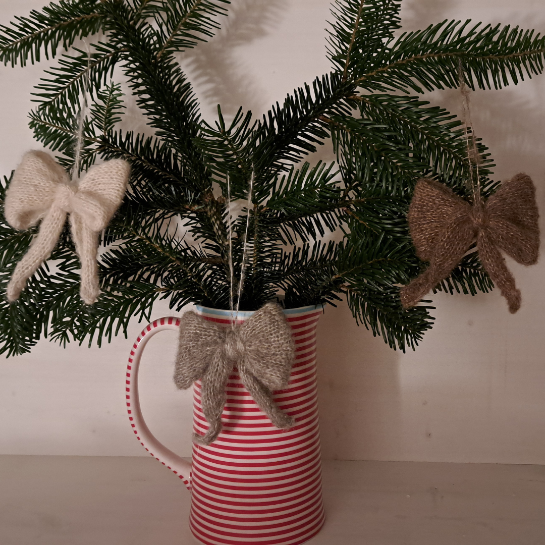 Weihnachtlicher Dinosaurier Anhänger Aus Resin - Handgefertigter Baumschmuck Für Festliche Dekoration