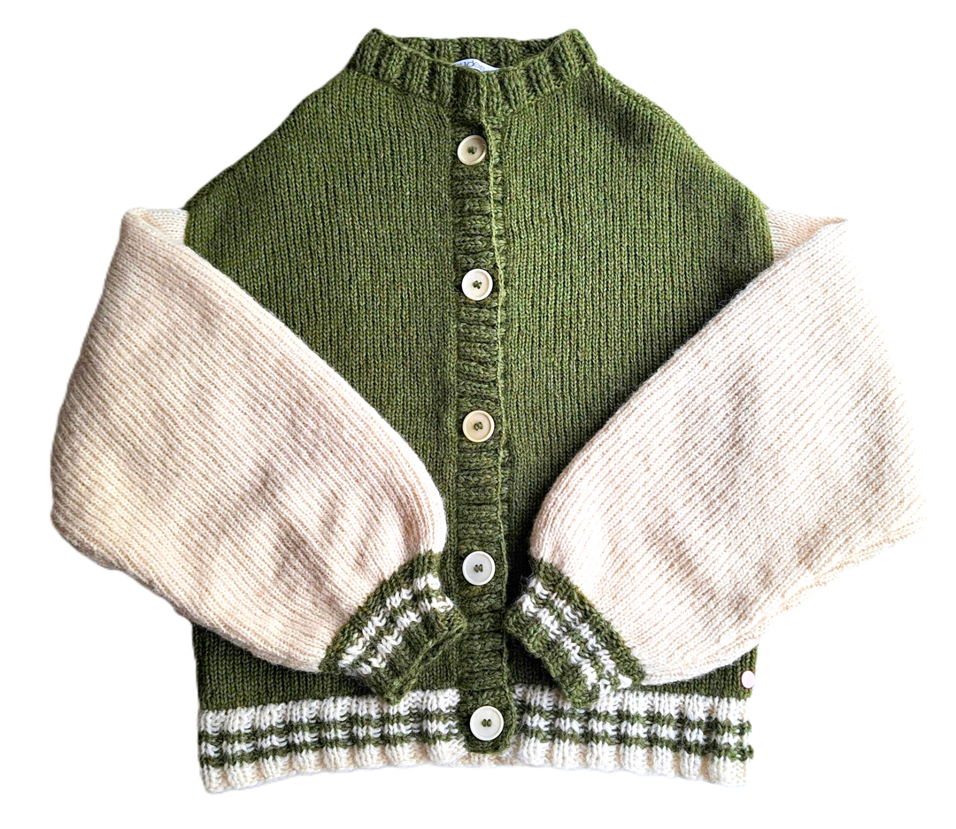 Alpaka College Cardigan VIVIAN Produktfoto in der Farbe natur oregano