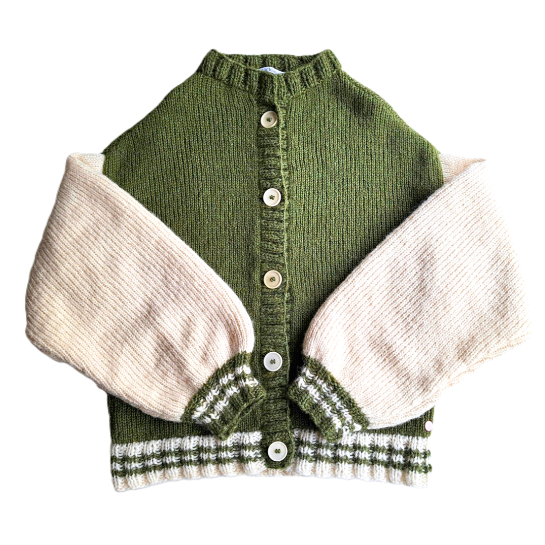 Alpaka College Cardigan VIVIAN Produktfoto in der Farbe natur oregano
