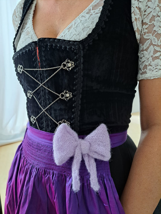 Handgefertigte Dirndl Dekoschleife LISSI TRACHT an Dirndlschürtze dekoriert in der Farbe zarte orchidee