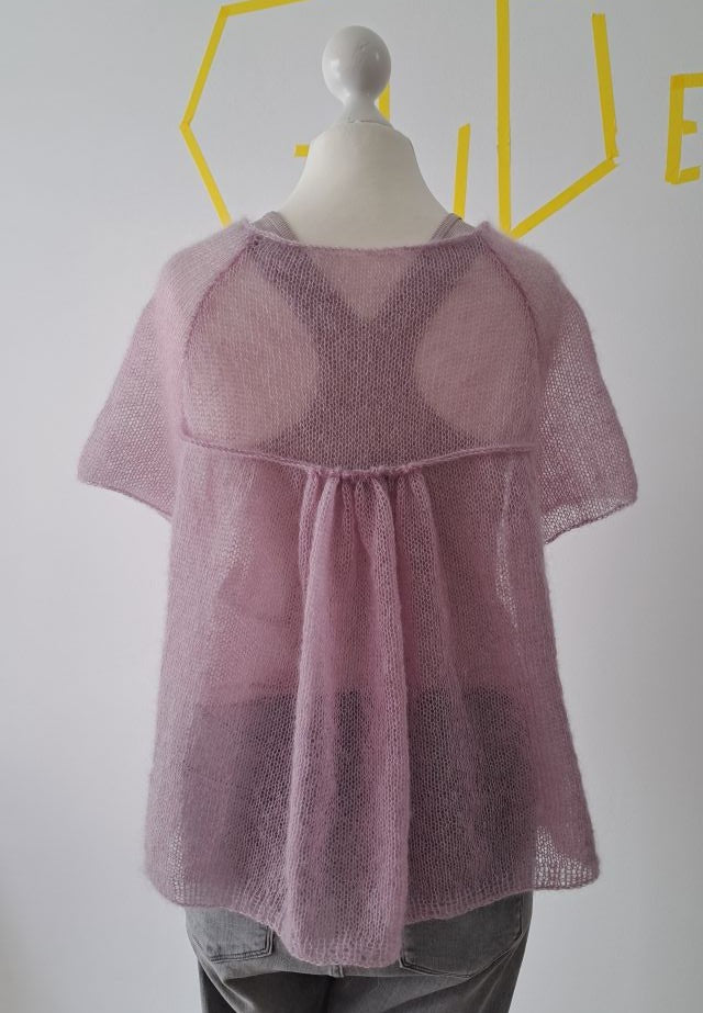 Mohair Seide Shirt PAULIINA mit Fältchen Rückansicht an Puppe in der Farbe hellrosa