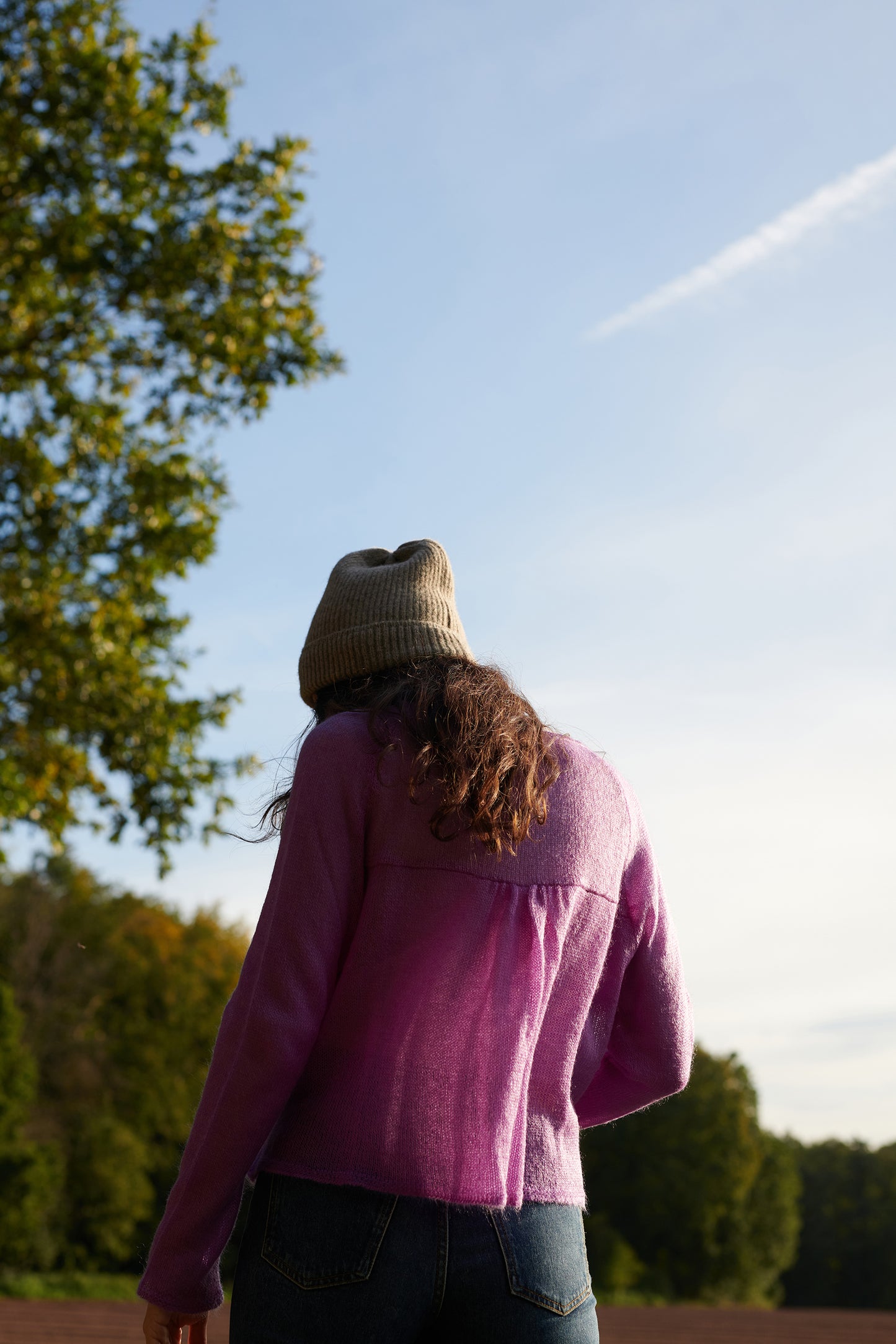 Mohaircardigan XENIA Rueckansicht1  an Model in der Farbe lila