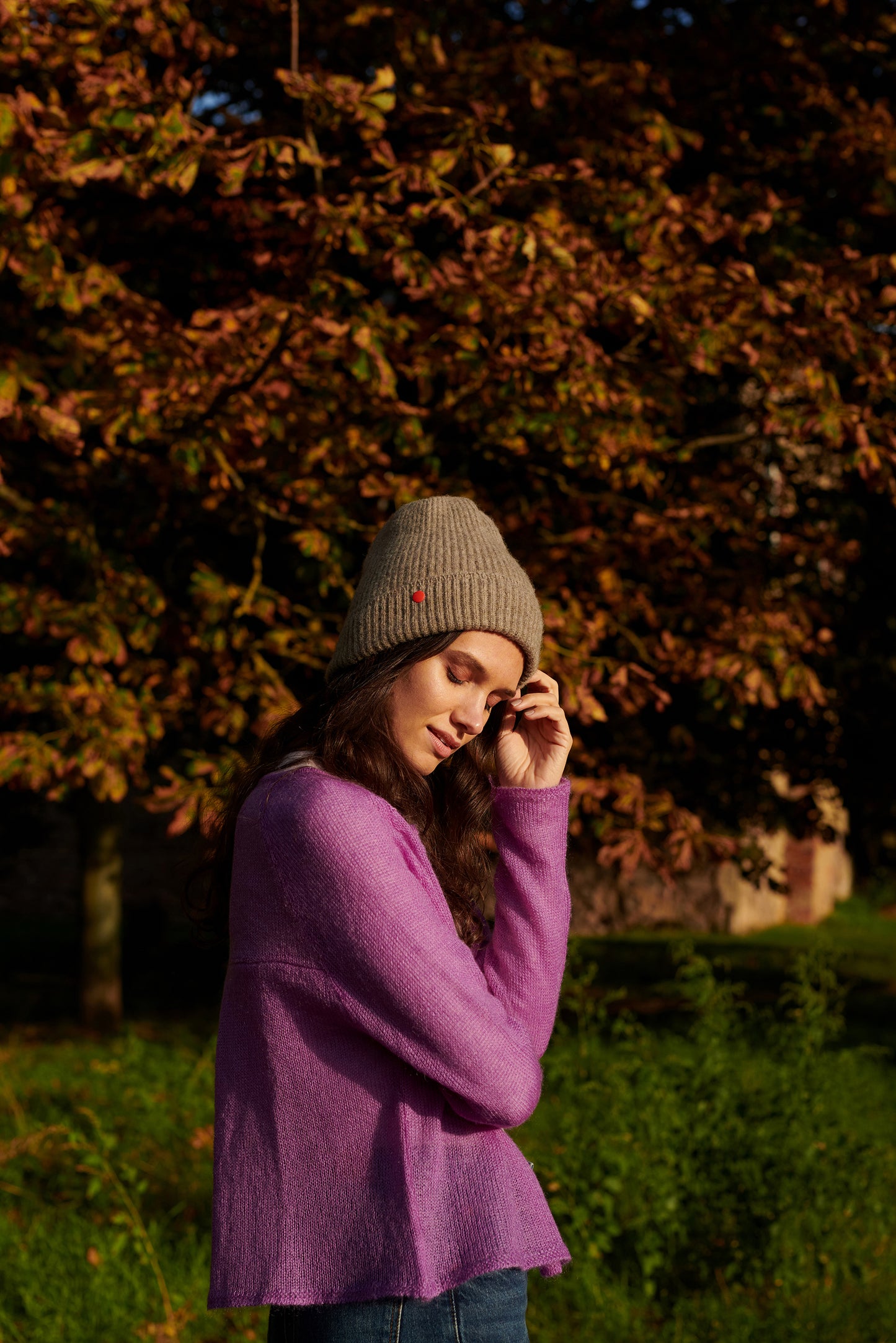 Mohaircardigan XENIA Seitenansicht1 an Model in der Farbe lila