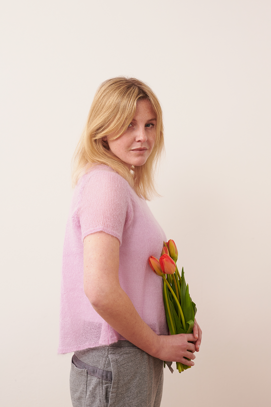 Mohairshirt OLIVIA Seitenansicht an Model  in der Farbe summer rose